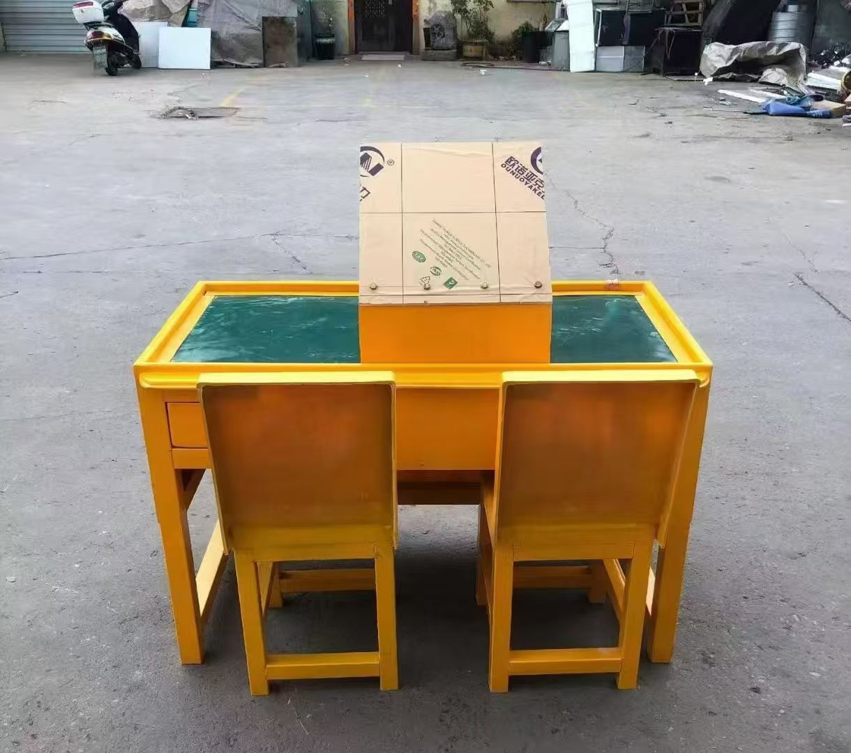 安溪防静电导通桌井下煤矿火工品发放桌：危险品流转的安全守护者